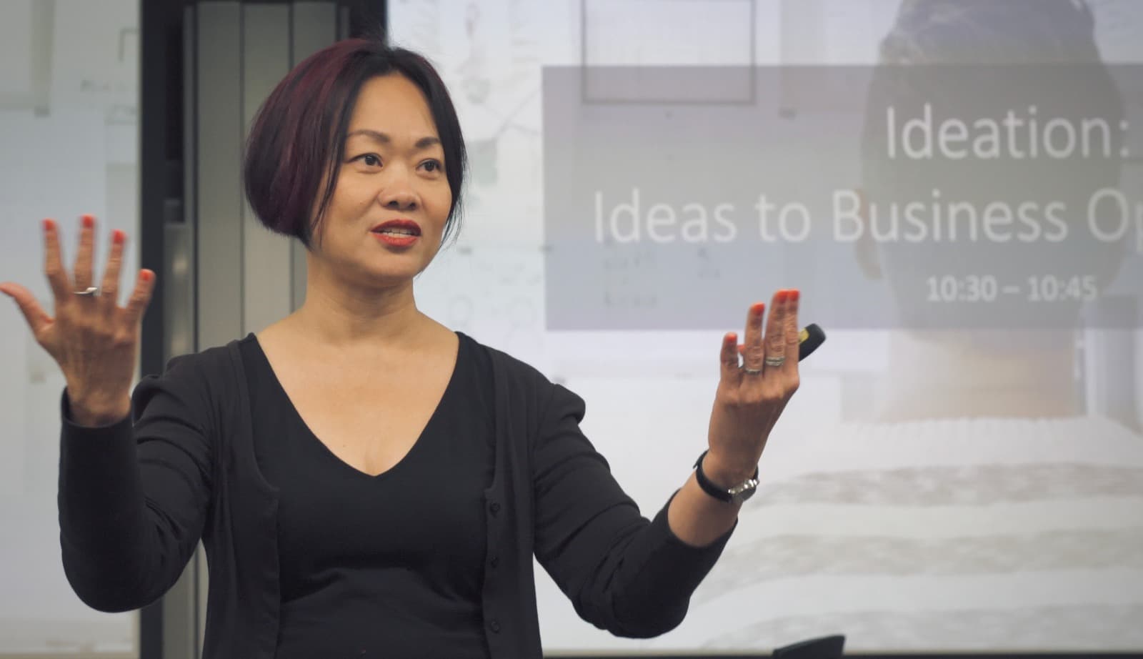 Pamela Lim teaching students